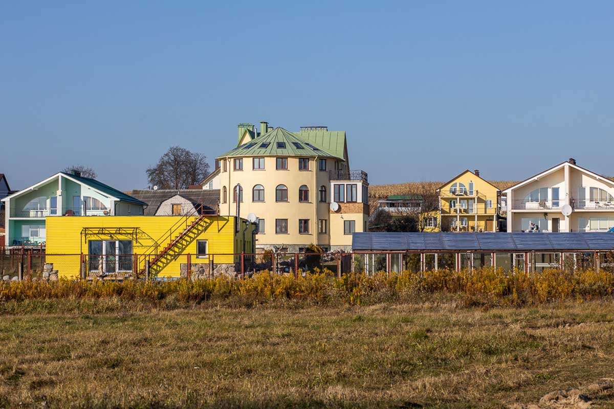 За сколько покупают элитные дома у Минского моря: там участок Депардье |  tochka.by