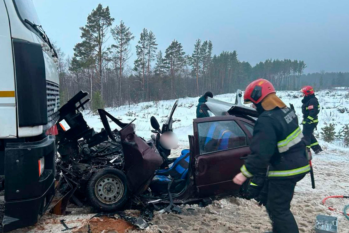 В страшной аварии под Кричевом погибли двое | tochka.by