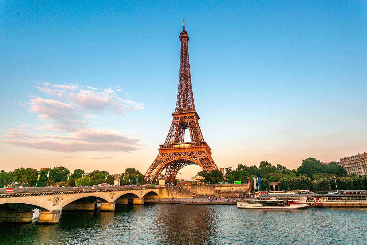 Во Франции с 17 июня увеличивают цену за вход на Эйфелеву башню