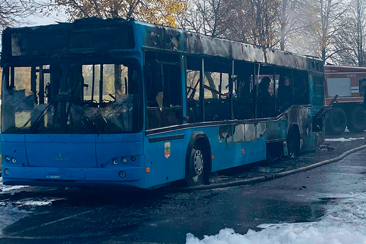 Под Барановичами сгорел рейсовый автобус – накануне его угнали | tochka.by