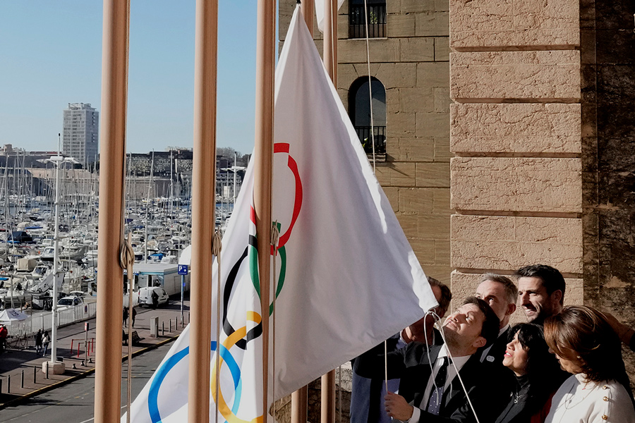 Парижская хартия 1990. Париж 2024. Париж в Китае. 2024 Paris Olympics Flag raising.