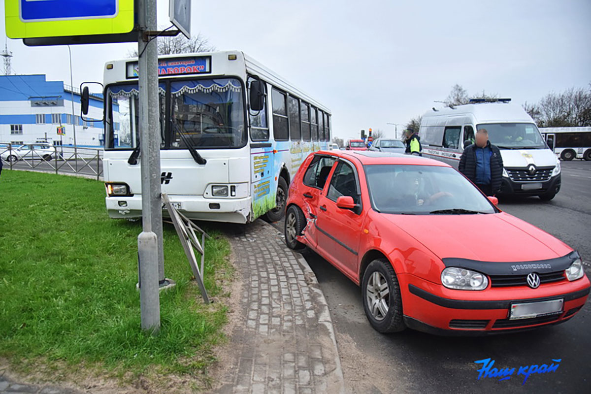 Пассажирский автобус в Барановичах попал в ДТП | tochka.by