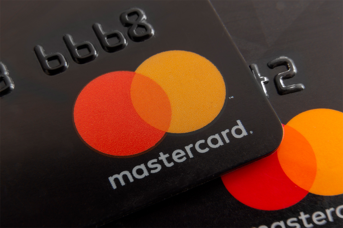 Банки меняют валюту расчетов по карточкам Mastercard – что происходит