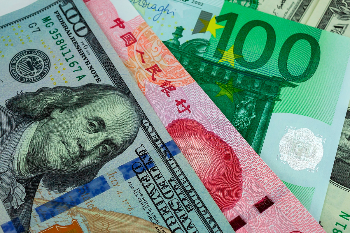 Доллар и юань продолжают расти на торгах 16 мая