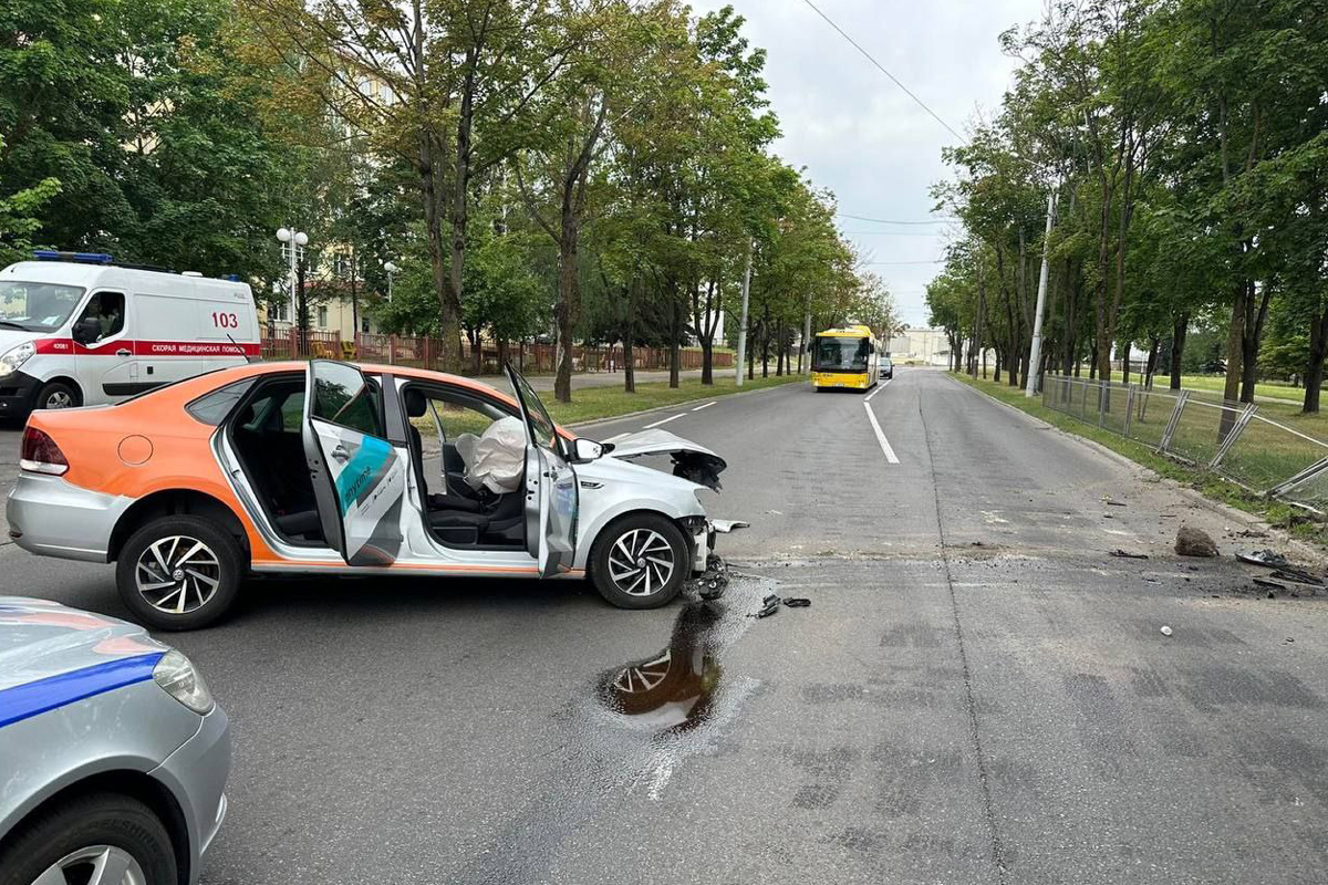 В Минске пьяный водитель попал в аварию на каршеринговом авто | tochka.by