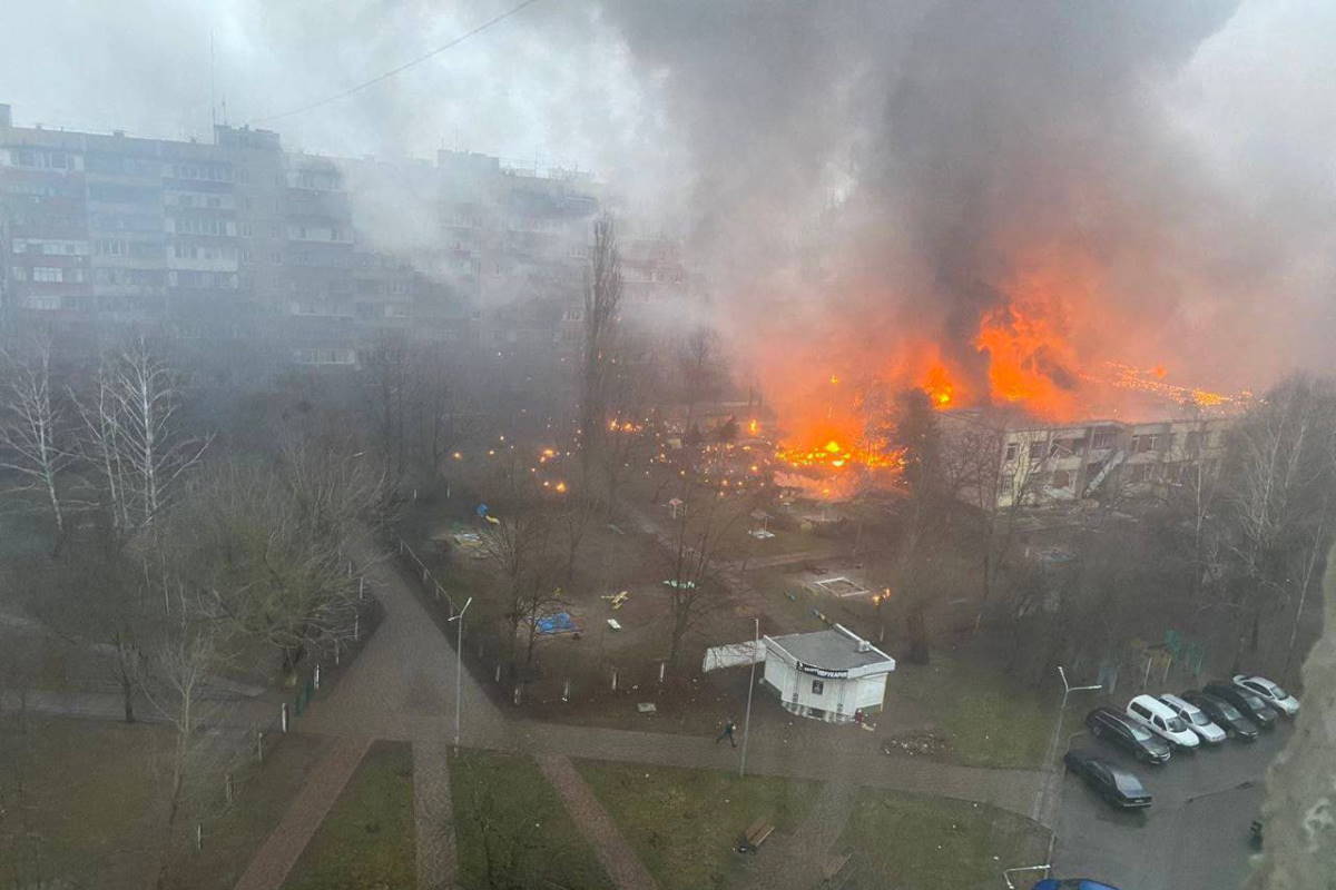 Вертолет упал на детский сад в украинских Броварах
