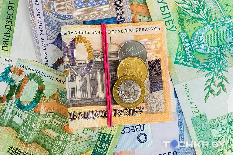 Белорусы сдают валюты больше, чем покупают