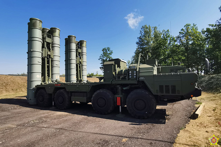 Новые комплексы С-400 заступили на боевое дежурство в Беларуси