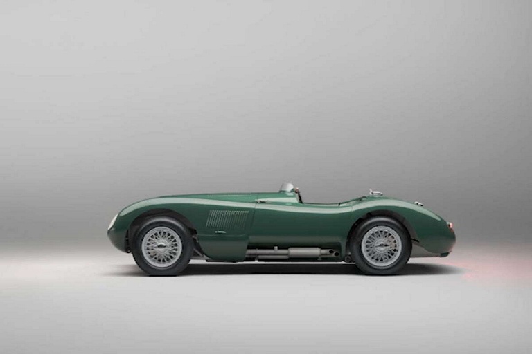 Jaguar выпустила два родстера C-Type по чертежам 1953 года