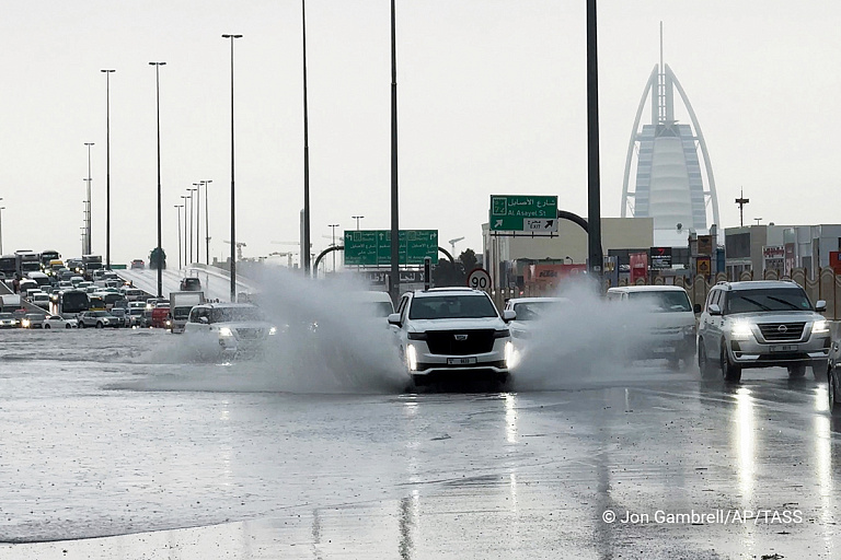 В Дубае прошел дождь и принес настоящий апокалипсис – смотрите видео