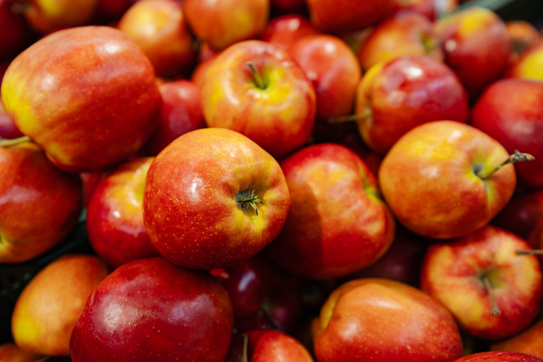 Беларусь вышла в мировые лидеры по низким ценам на яблоки
