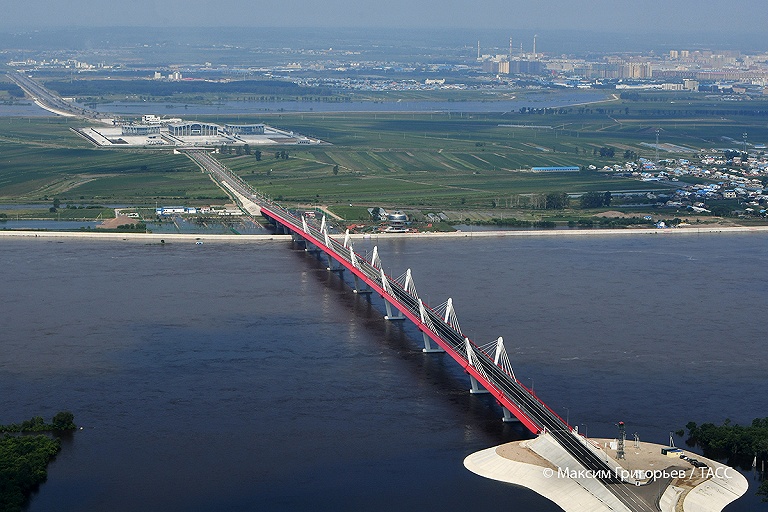 Первый автомобильный мост открылся между Россией и Китаем