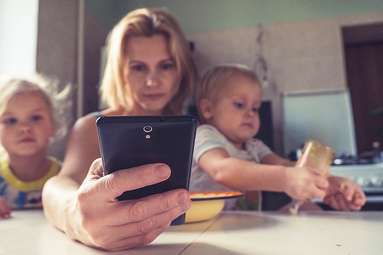 Отучаем ребенка от смартфона: самые эффективные способы