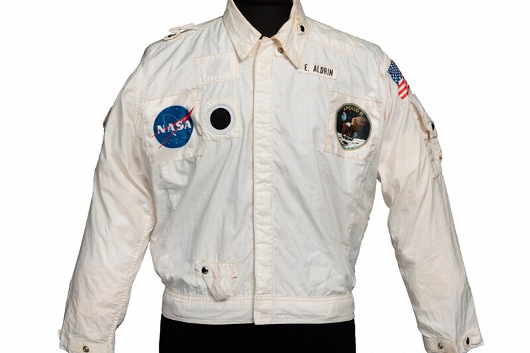 Куртку побывавшего на Луне астронавта продали на аукционе за $2,77 млн
