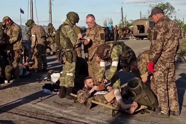 Минобороны РФ показало видео сдачи в плен бойцов ВСУ с "Азовстали" в Мариуполе