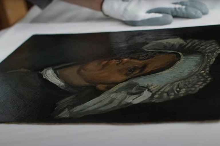 Автопортрет Ван Гога нашли за одной из его картин