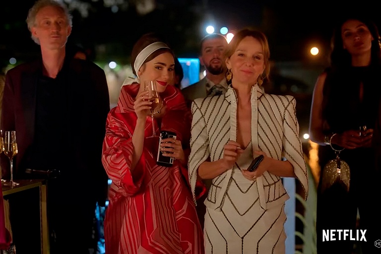 Netflix поделился редкими кадрами третьего сезона "Эмили в Париже"