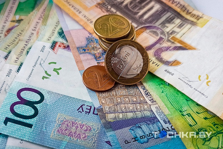 Белорусский рубль укрепился к евро и доллару