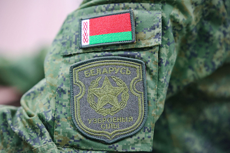 Военным Беларуси поднимут зарплаты – вот за счет чего