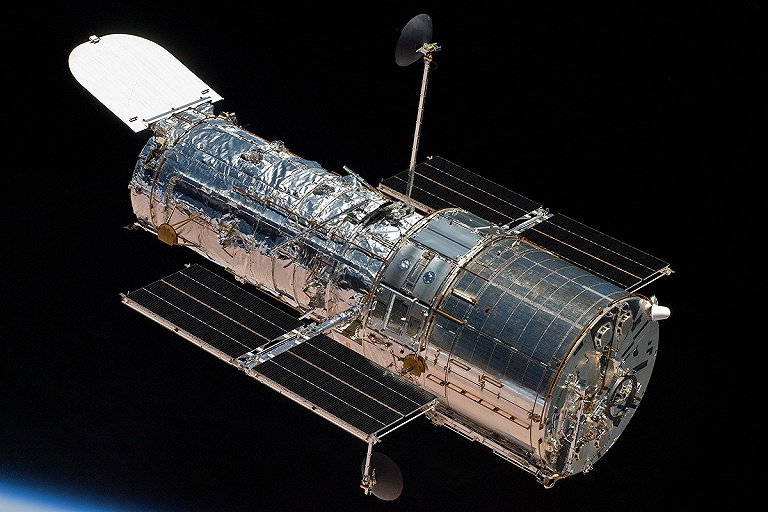 SpaceX и NASA хотят вывести телескоп Хаббл на более высокую орбиту