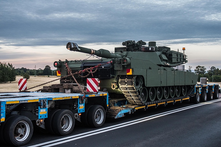 В Польшу привезли танки Abrams