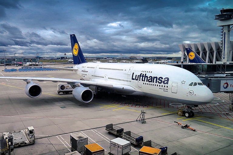 Lufthansa отменила около двух тысяч рейсов до конца лета