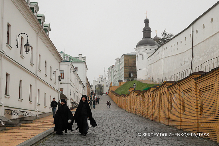 В Беларуси готовы принять монахов из Киево-Печерской лавры