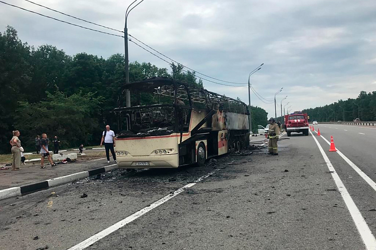 Автобус с белорусскими туристами загорелся в Липецкой области