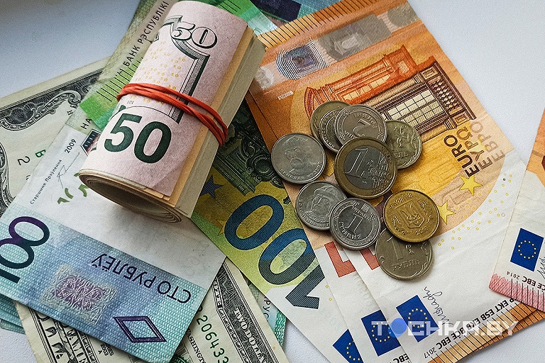 Торги в Беларуси 7 декабря закончились ростом доллара, евро и российского рубля