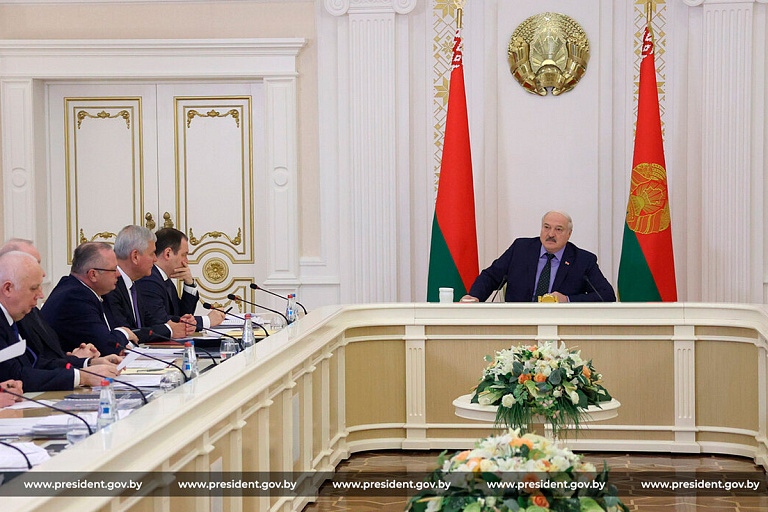 Лукашенко ответил на заявления о том, что Беларусь теряет суверенитет