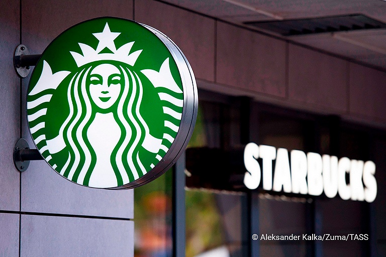 Кофейный Tinder: в новом Starbucks появятся стаканчики для знакомств
