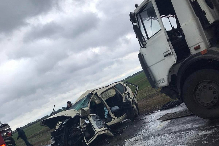 В Пинском районе легковушка столкнулась с грузовиком – есть погибший