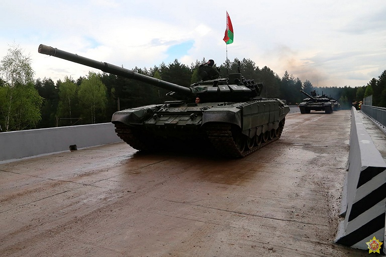 В Беларуси начнется серийная модернизация танков Т-72БМЭ