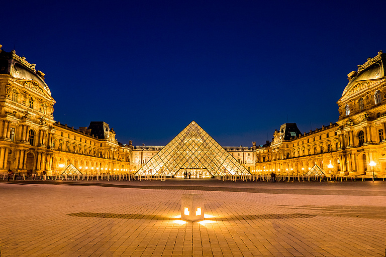 Лувр и Версаль сократят период подсветки вечером ради экономии энергии