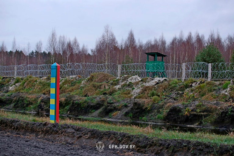 Слышны выстрелы и звуки техники: ГПК показал обстановку на границе с Украиной
