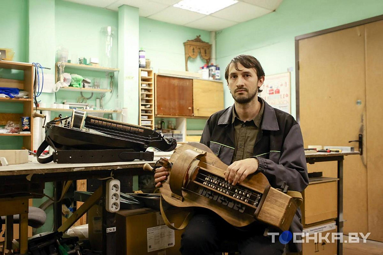 Звуки предков: мастер из Минска создает старинные лиры и дуды