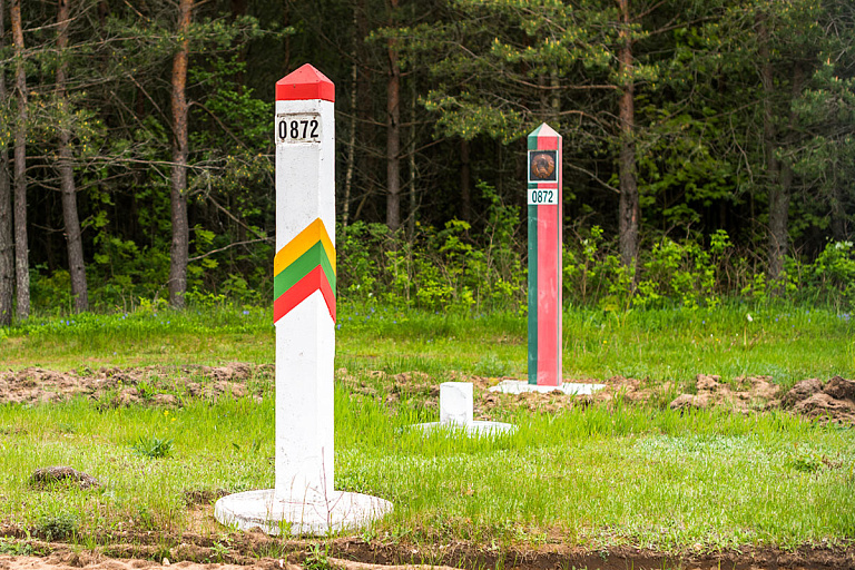 Литва закрывает два пункта пропуска на границе с Беларусью