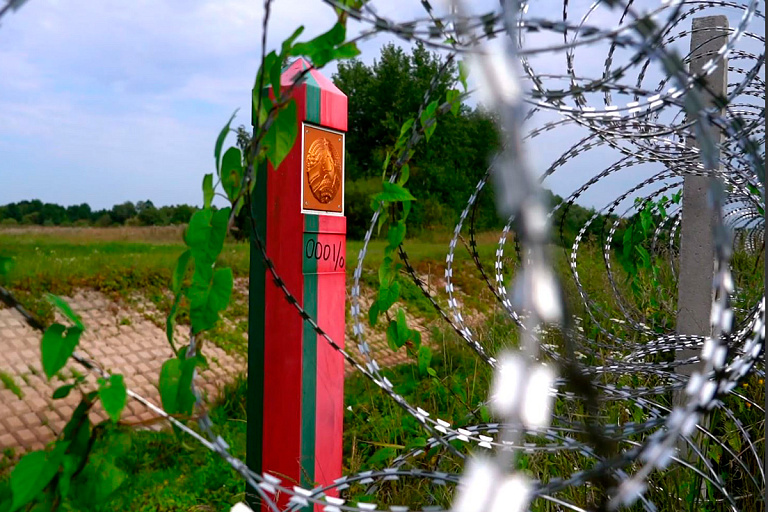 Усиленная служба и разведка: Украина показала участок границы с Беларусью