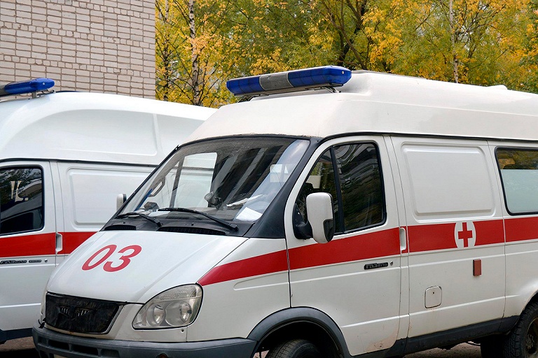 В Минске 6-летний ребенок застрял в решетке около жилого дома