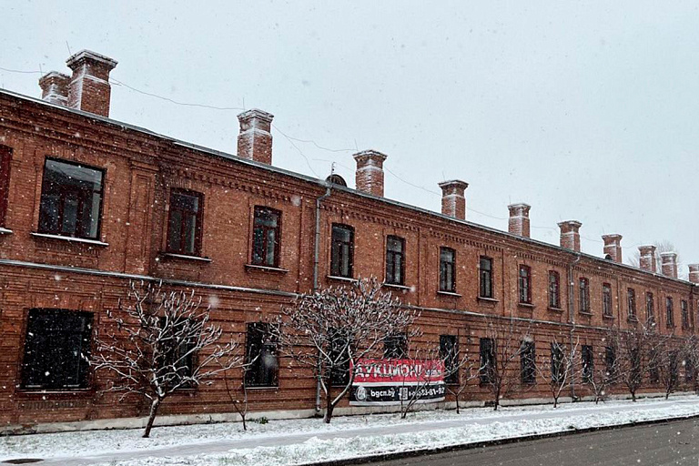Красную казарму в Бресте снова выставили на продажу