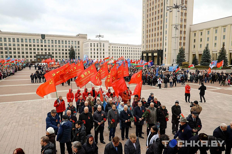 Ленин жив: как в Минске отметили День Октябрьской революции