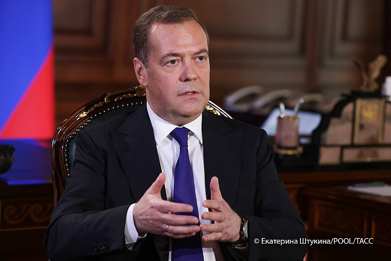 Медведев усомнился в возможности сохранения Украины как страны