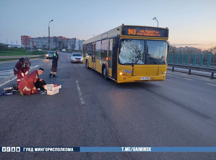 Пешеход перебегал МКАД и попал под автобус