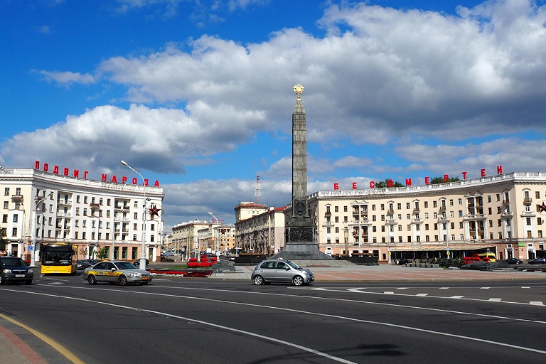 Движение по "кругу" на площади Победы временно изменено