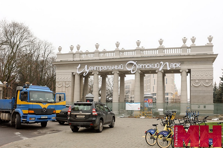 Реконструкцию входной арки в парк Горького продлили – и вот почему