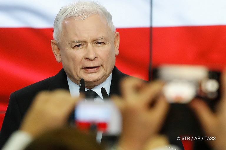 В Польше глава правящей партии Качиньский ушел в отставку