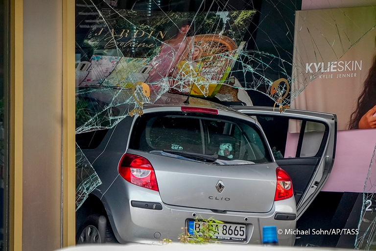 В Берлине машина въехала в толпу людей, есть погибший