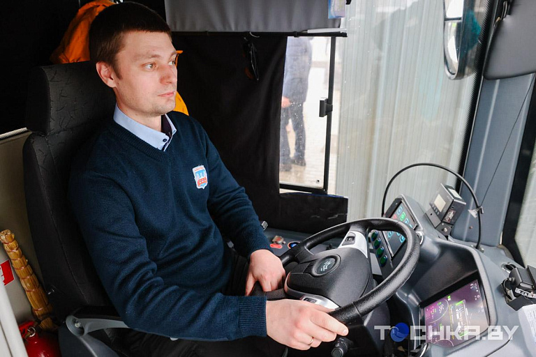 Почти $1000: "Минсктранс" назвал зарплаты водителей автобусов и троллейбусов
