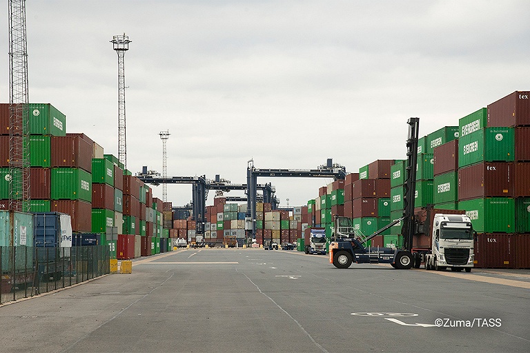 В Великобритании из-за низкой зарплаты бастуют работники контейнерного порта