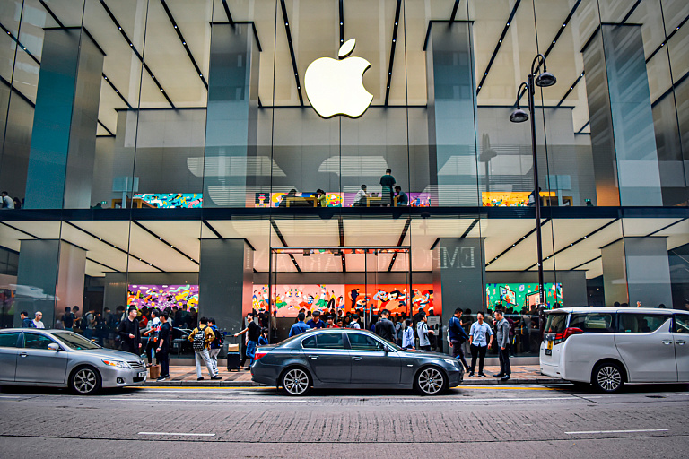 Apple признала проблему с зарядкой iPhone в машинах BMW, но причины неясны